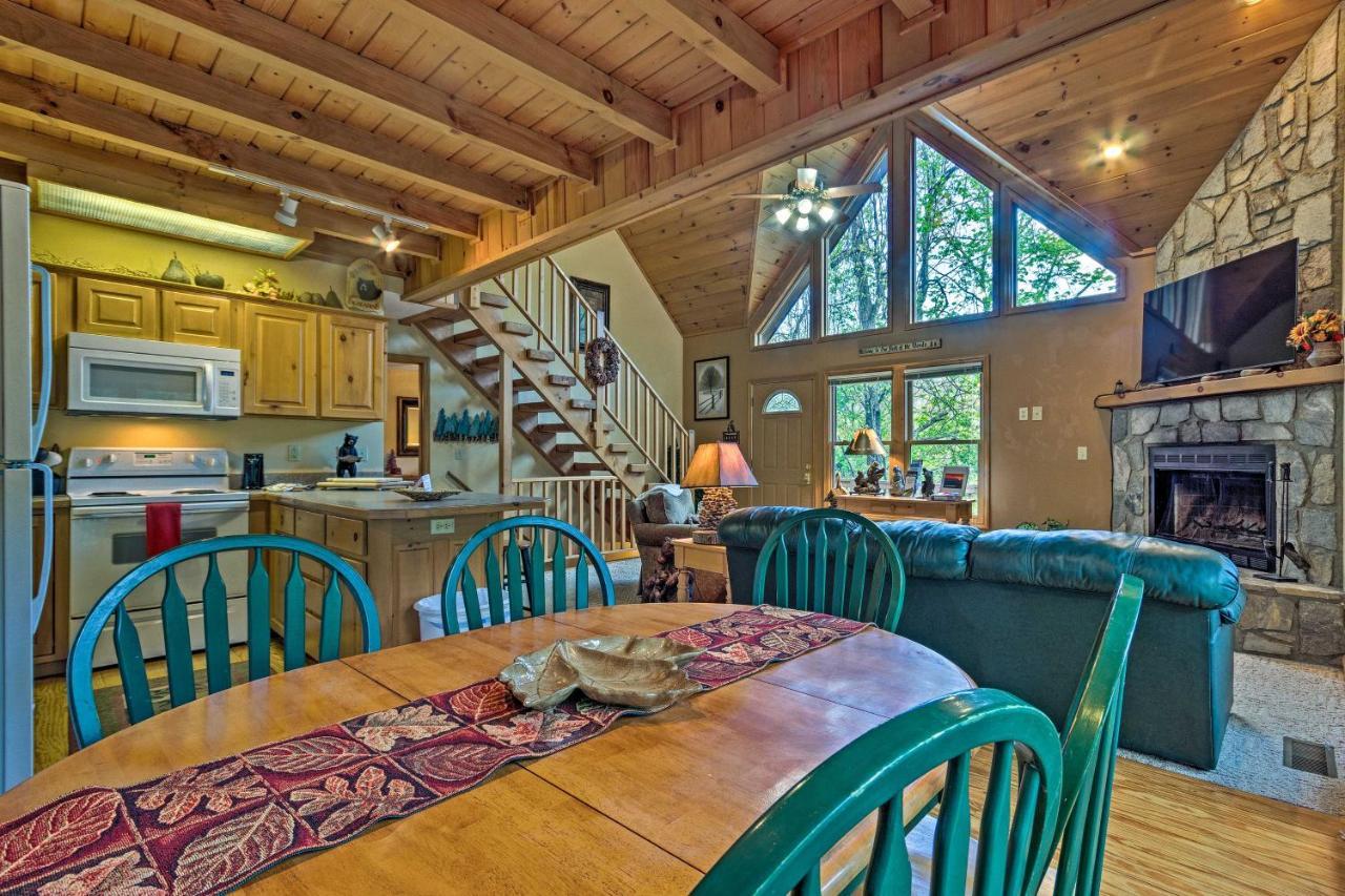 Spacious Maggie Valley Cabin With Hot Tub And Mtn View Εξωτερικό φωτογραφία