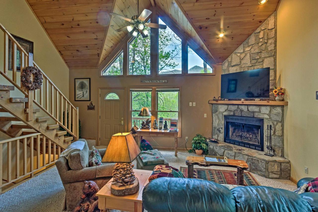 Spacious Maggie Valley Cabin With Hot Tub And Mtn View Εξωτερικό φωτογραφία